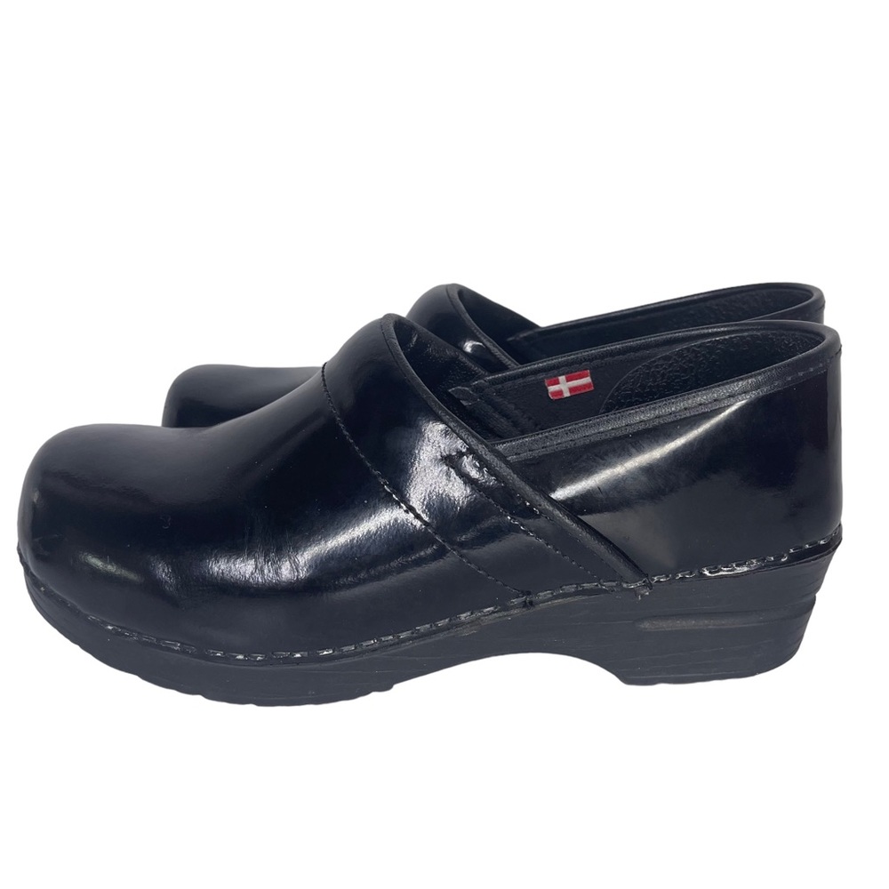 Sanita pro patent black clogs 9